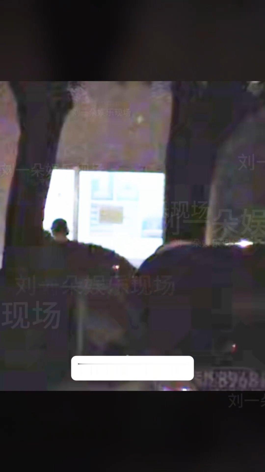 刘大锤昨天预告喜人谈恋爱原来说的是蒋龙张莉佳啊，他拍到他俩一起回家，逐梦亚军be