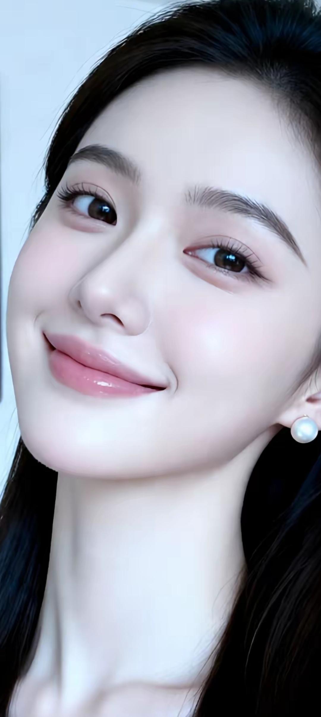 温柔微笑，珍珠耳环，甜美可人