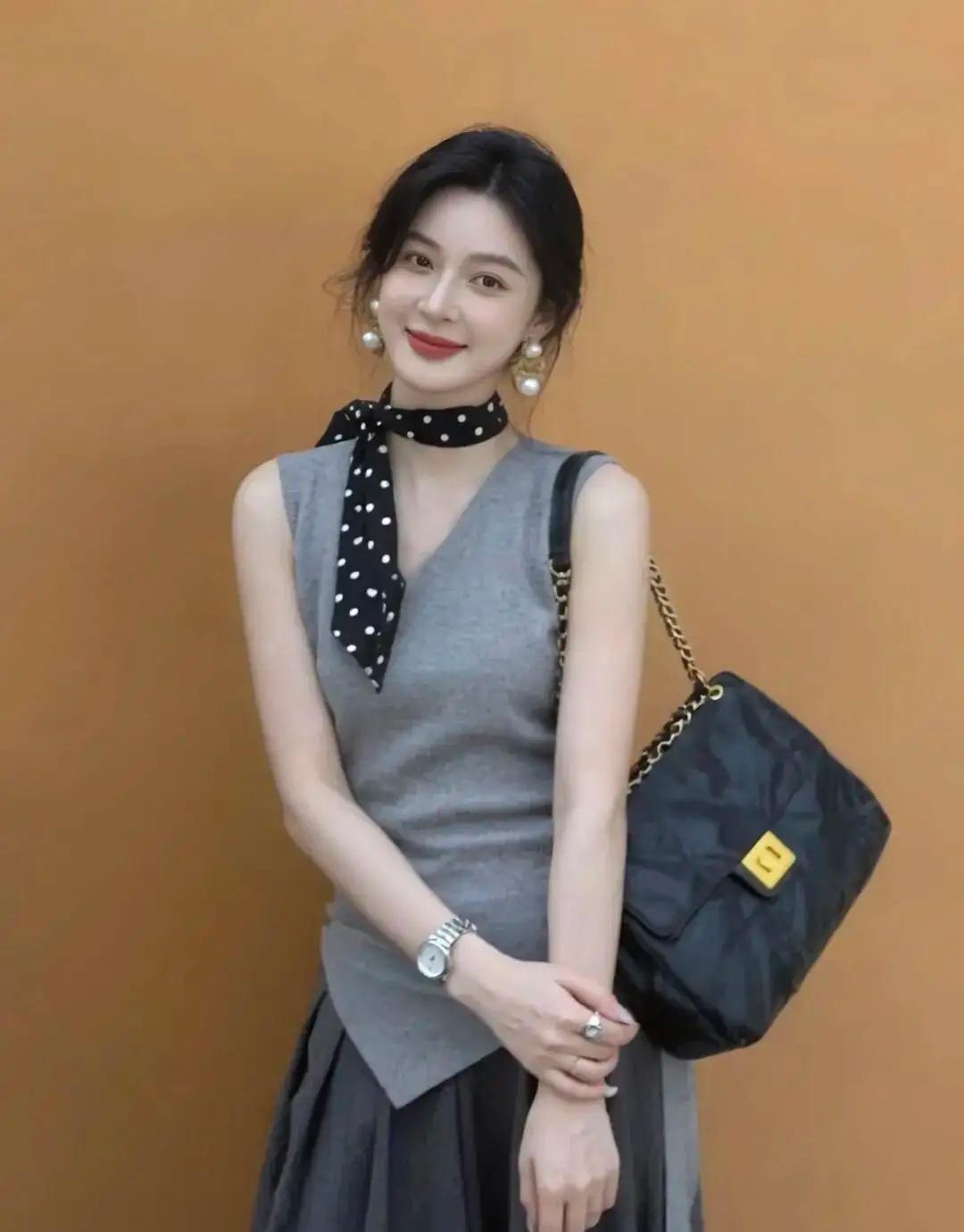 如何做一个精致优雅的女性?
是相机也无法承载的美丽
是相机也无法承载的美丽