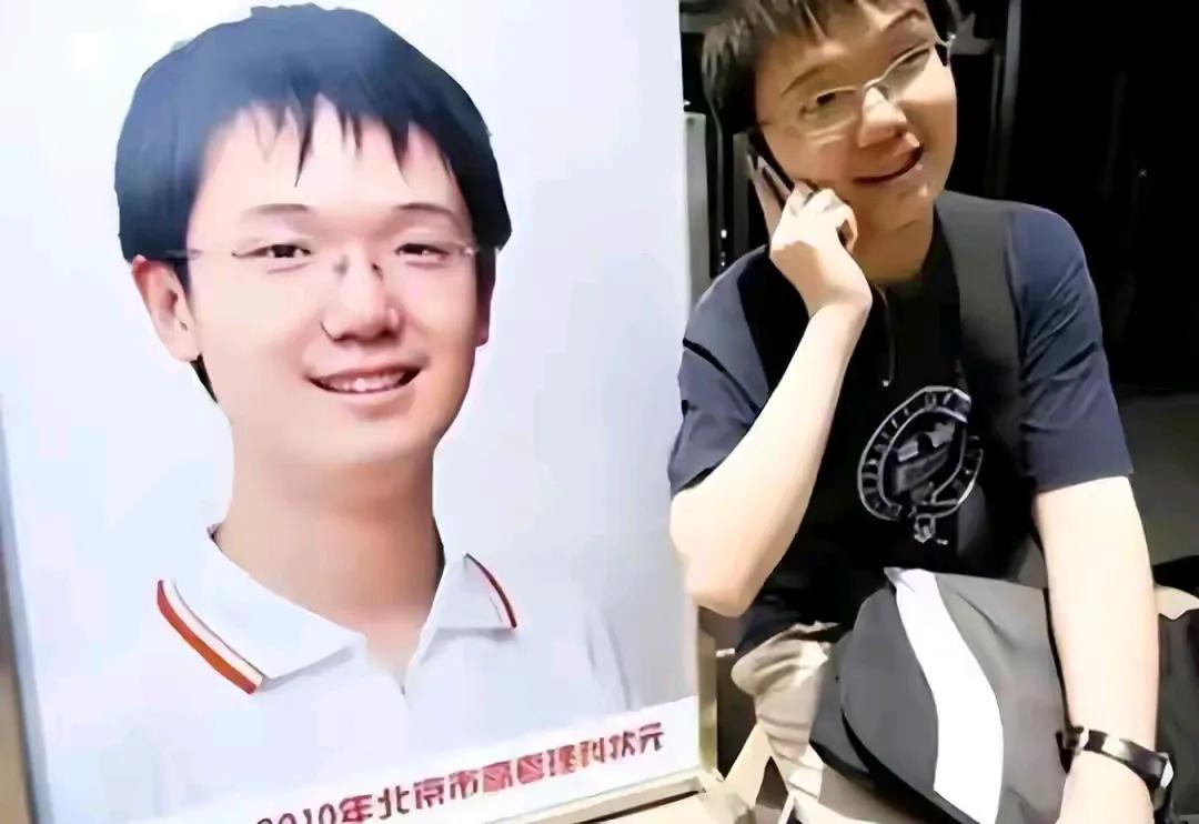 李泰伯是中国现代数学的重要奠基人之一，他以出色的数学天赋和杰出的学术成就闻名于世