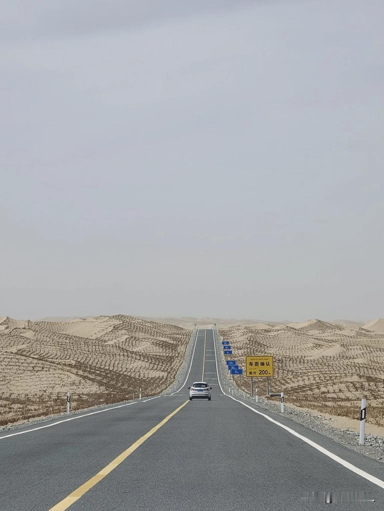 穿越尉且沙漠公路  5.28

几年前我们走过阿和沙漠公路，这次再走另一条尉且沙