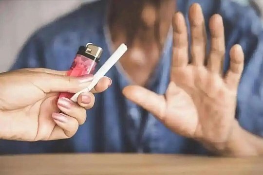 30年烟龄是怎么戒烟成功的不靠硬扛强忍，不靠一时热血，认清身体损伤、戒掉心理依赖