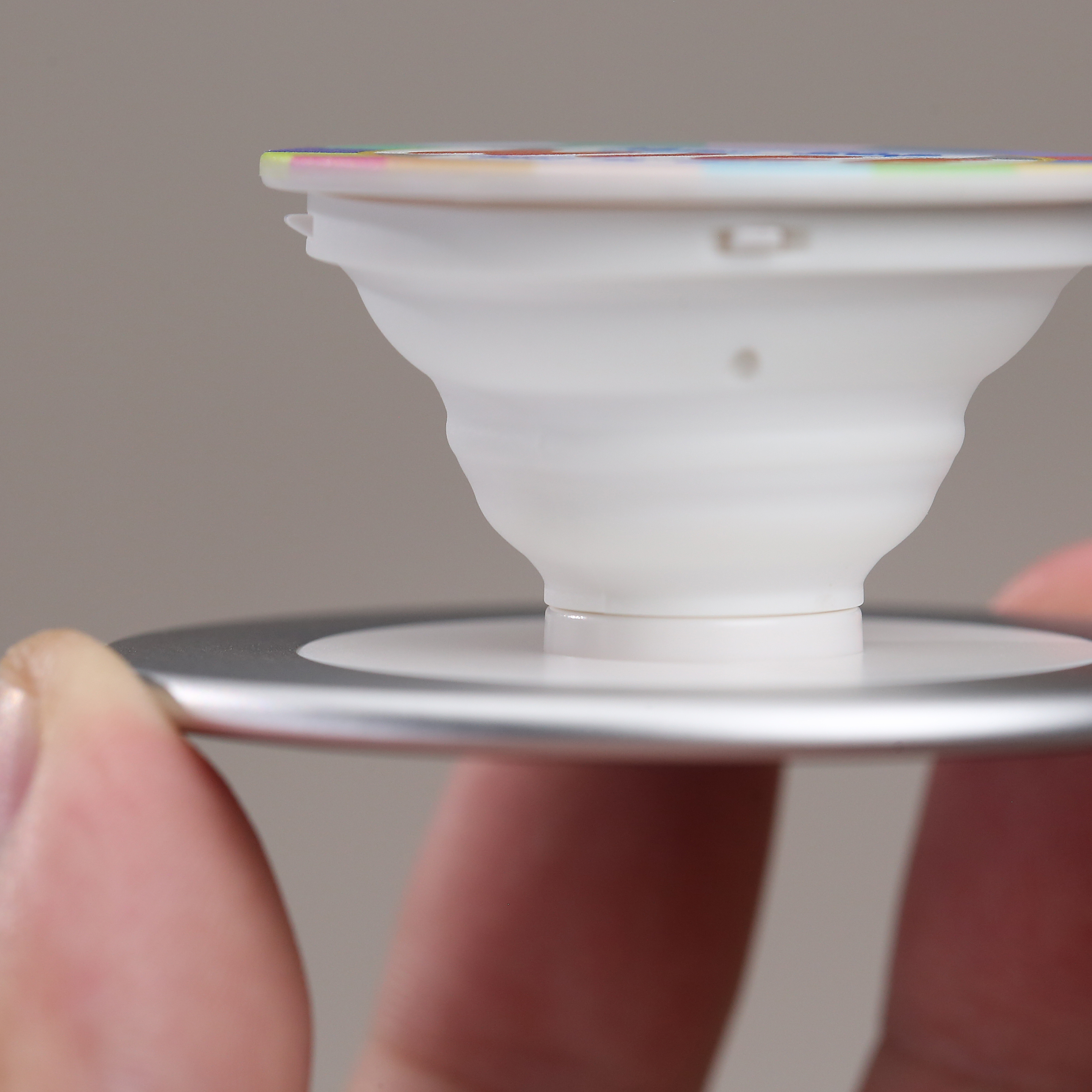 轻便型的磁吸气囊/支架搭配 mini7/6 013 双磁圈磁吸壳，更方便单手握持