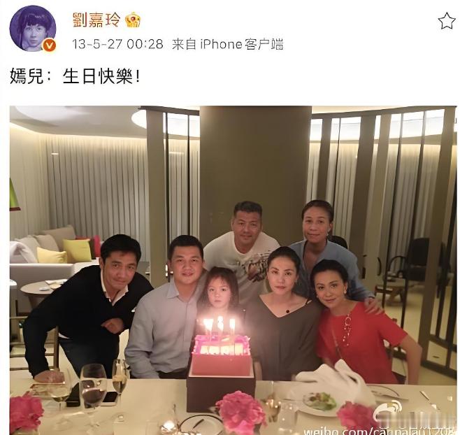 以前总爱说青春于蓝而胜于蓝，但现在大家很少这样说了，特别是娱乐圈的新生代艺人，无