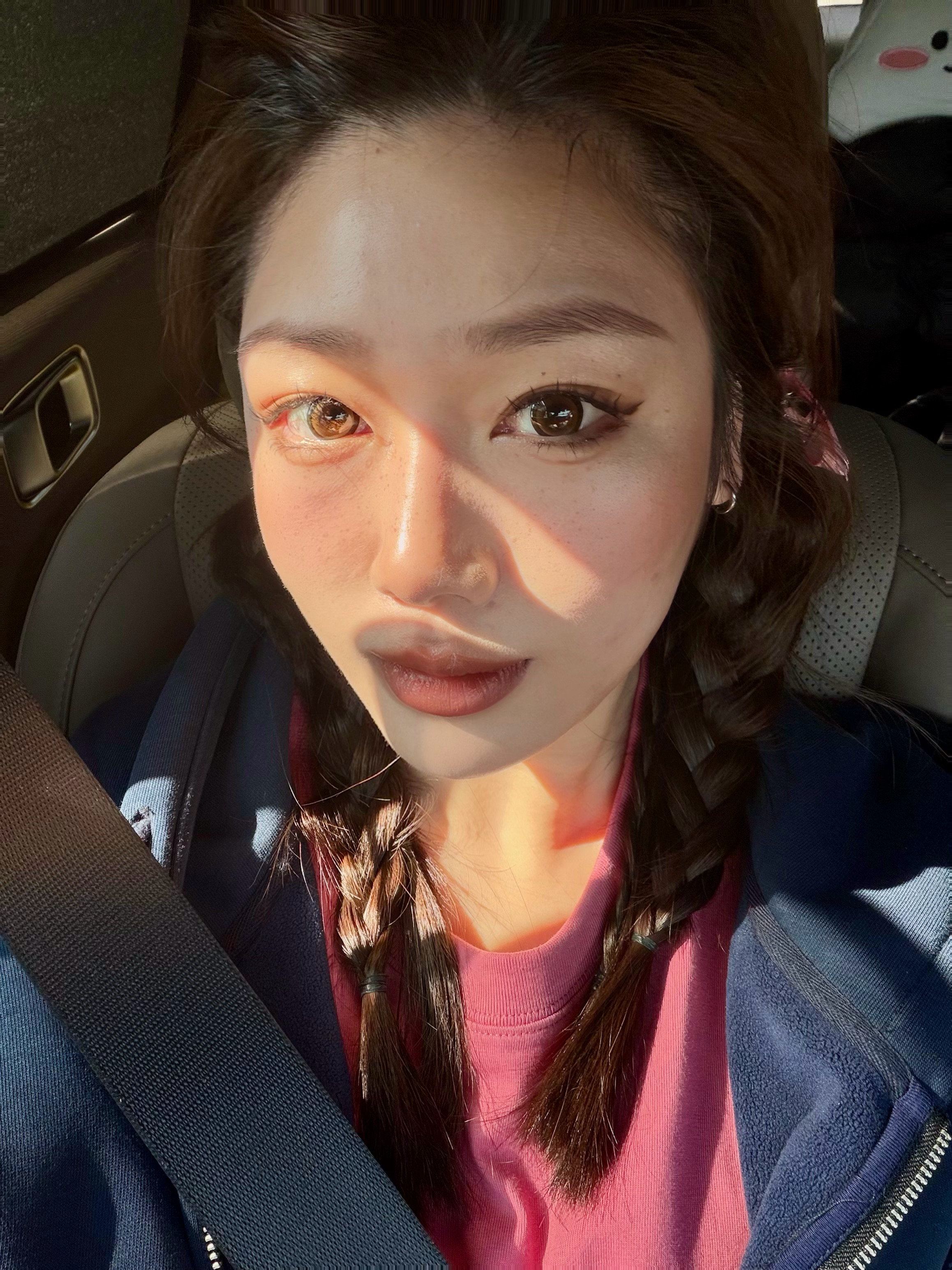 草稿箱里翻出一张亚裔妆 这个头发是又想剪又想留