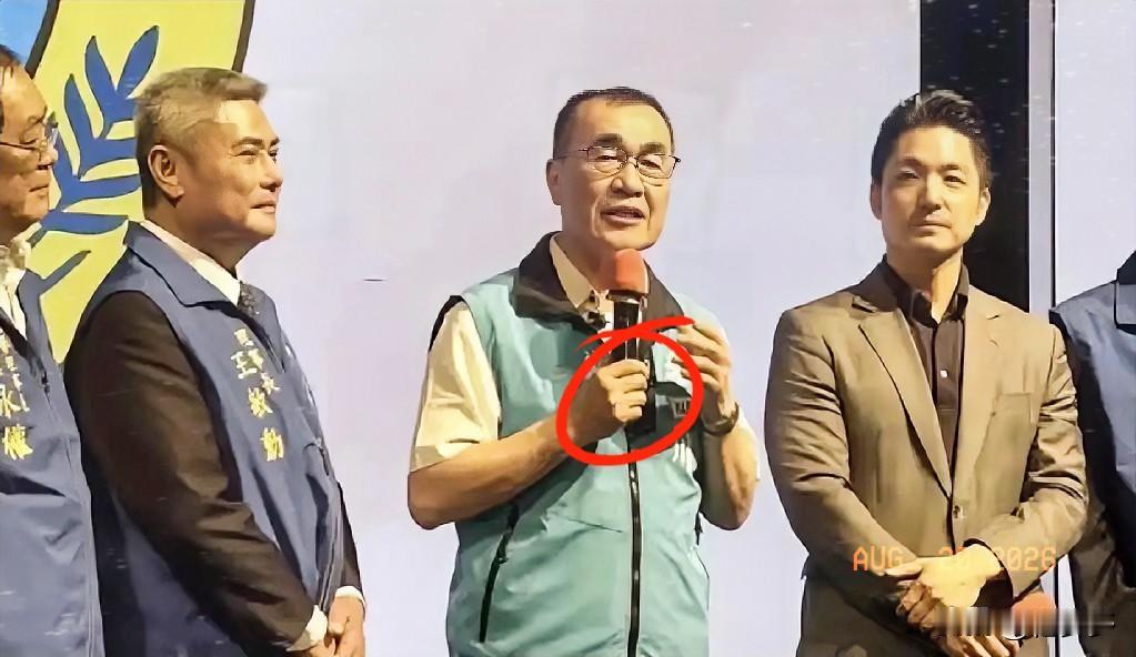 看着新北选战这出戏，李四川那副进退失据的样子，真让人唏嘘。

这场新北市长选举始