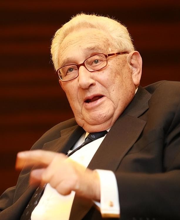 日本军国主义死灰复燃？基辛格临终前的惊世预言，他表示，让人警惕的绝非中美俄，而是