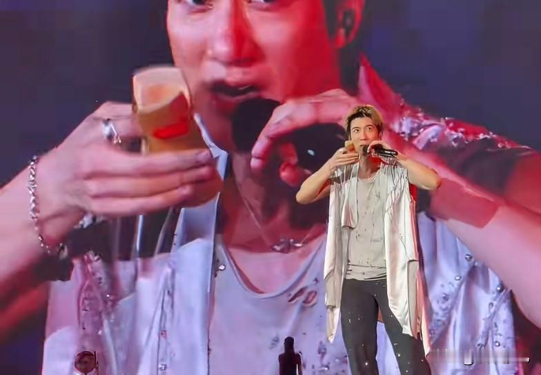 王力宏天津演唱会惊现快板solo！入乡随俗引爆全场！


王力宏天津演唱会高能破