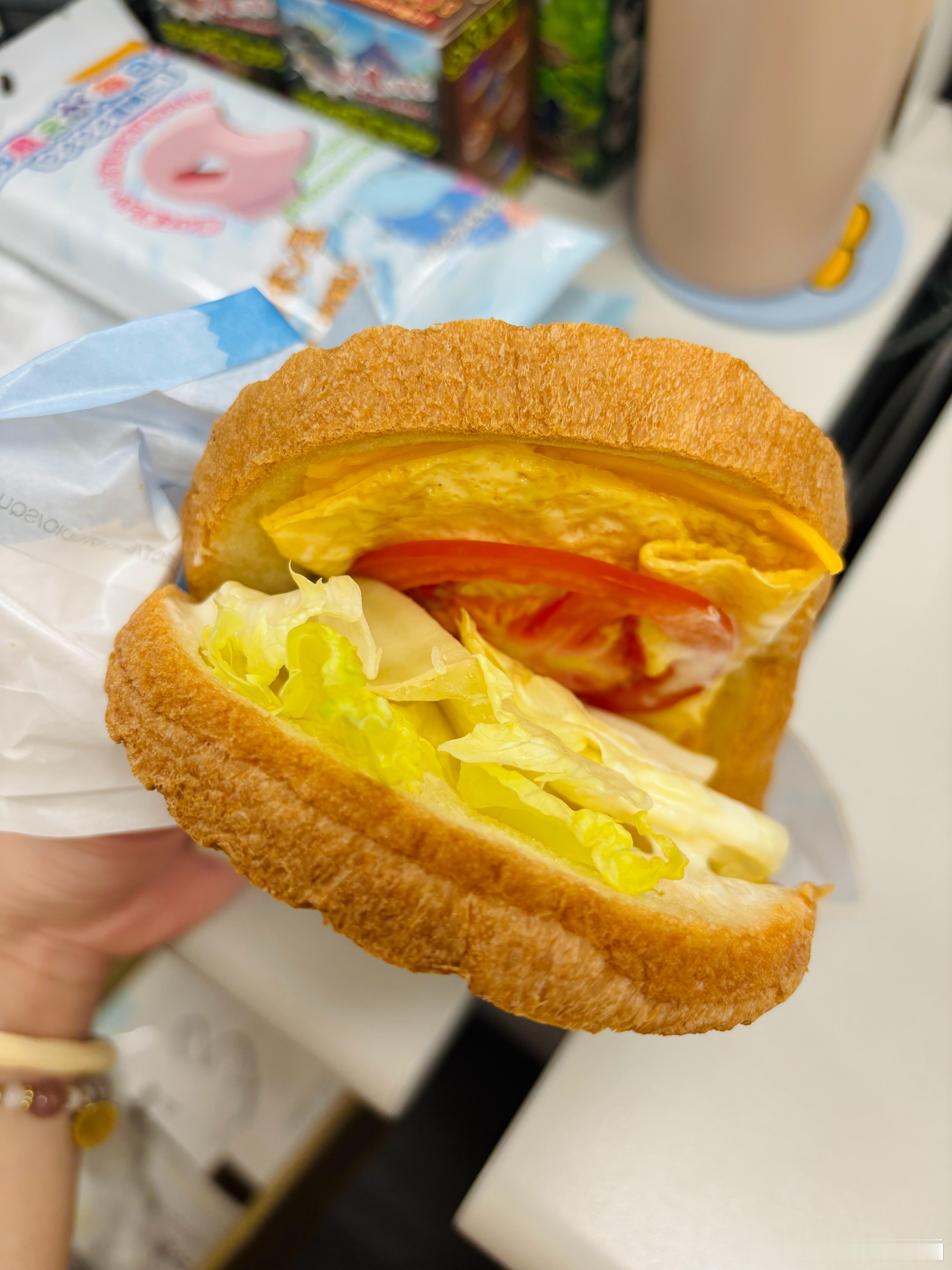 究竟今天的三明治🥪可以一路吃到几点呢～我从八点开始的，拍完之后忙一个现在才有空
