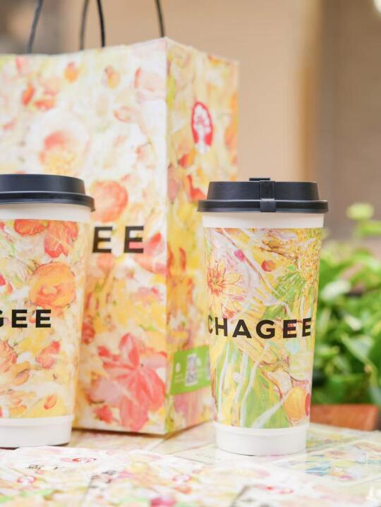 一口万象春光，满杯热带甜香！ 霸王茶姬春日上新「万象春和」超好喝，百香...