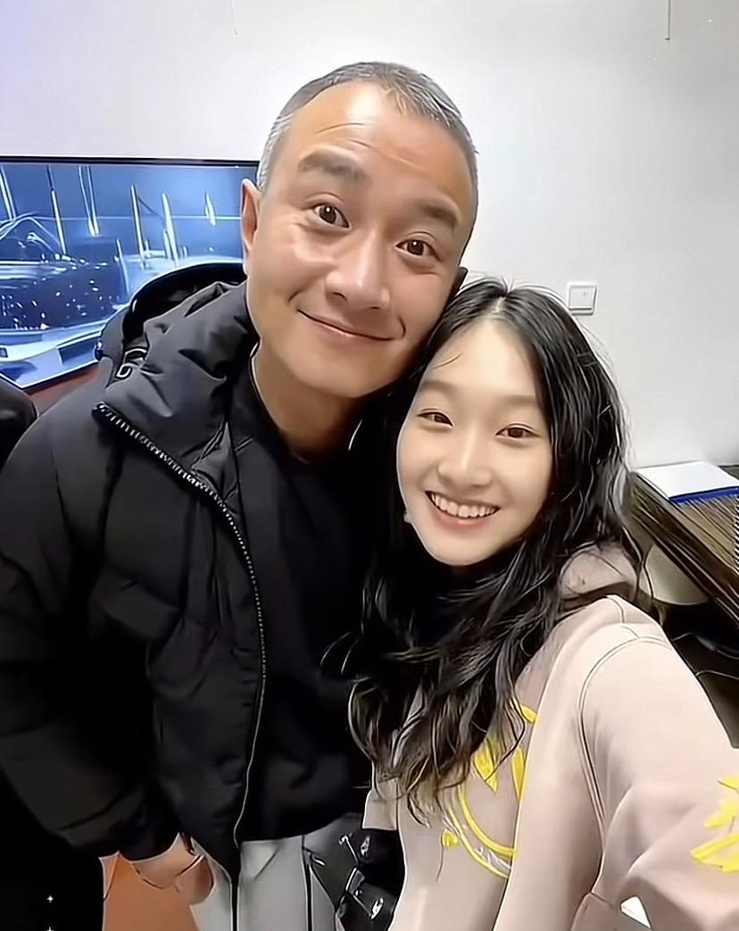 文章年纪大了，看起来没那么凶了！
记得看《蜗居》的时候，小贝和海藻发脾气的时候，