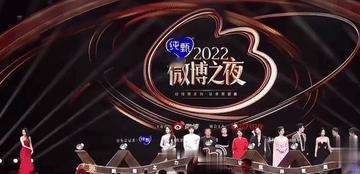 理解杨幂，毕竟和刘亦菲站在一起被秒的次数太多，她应该是有了一丢丢应激反应，看到刘