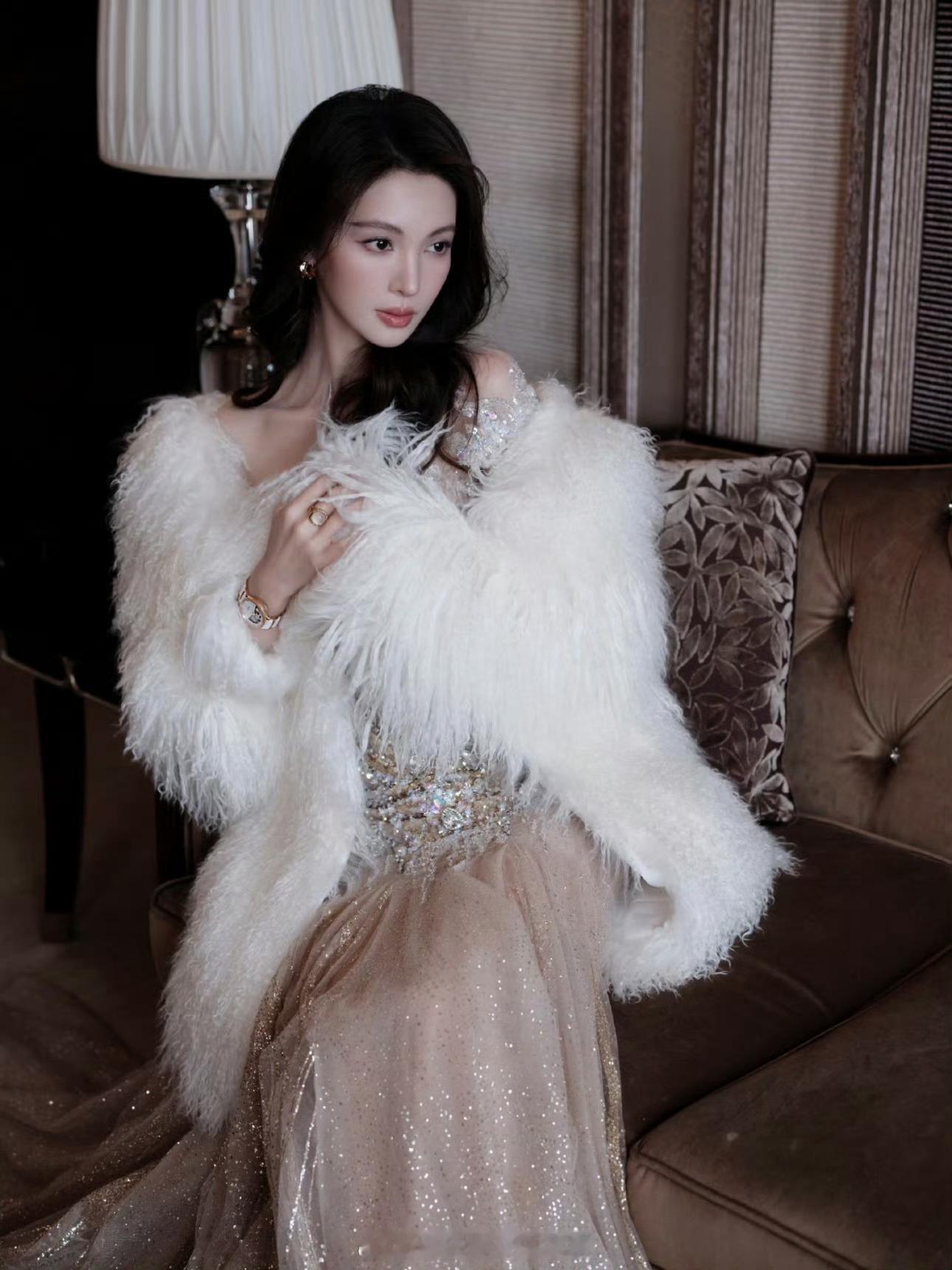 曝金晨交通事故监控截图这截图一点也不像金晨 金晨是瘦高类型的 