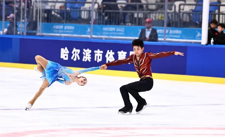 马歆颜胡翰铭 四川加中新组队的少年组双人滑 
