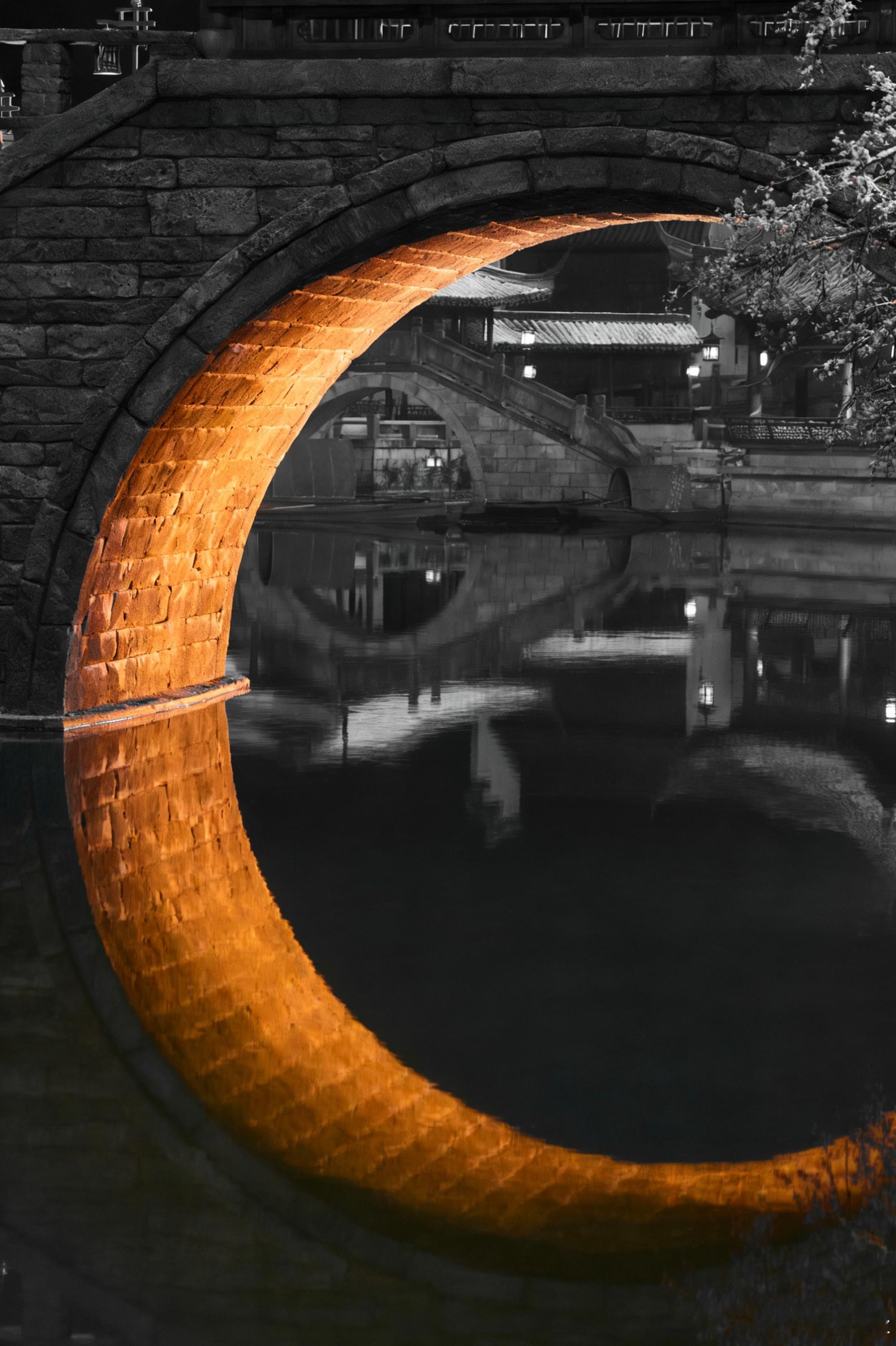 张凌赫晒拍厉得张凌赫归鸾拍立得plog太戳心！把剧组的欢乐瞬间和认真模样都拍进镜