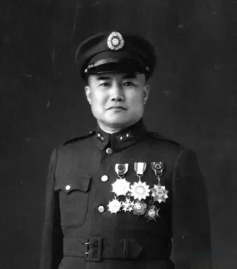 “爸，投降吧，您就听我一次！”1948年10月，国民党中将周福成的女儿专门来到了