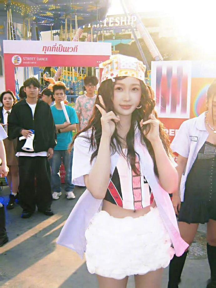 虞书欣新歌像开了净化谁懂被虞书欣新歌治愈的感觉，干净透亮的音色，温柔又有力量，像