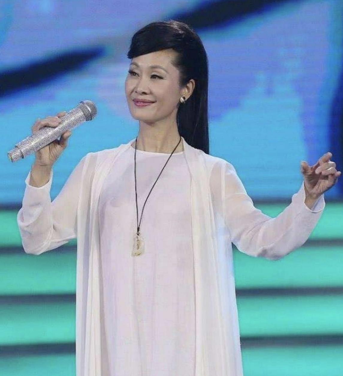 于文华三拒尹相杰，离婚后下嫁粉丝，如今幸福美满，

于文华这些年的选择，真的挺让