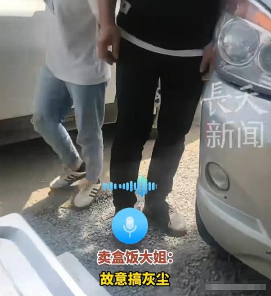 人性最大的恶！浙江杭州，一女子花16000在工地旁租了一块地卖盒饭，12元一个人