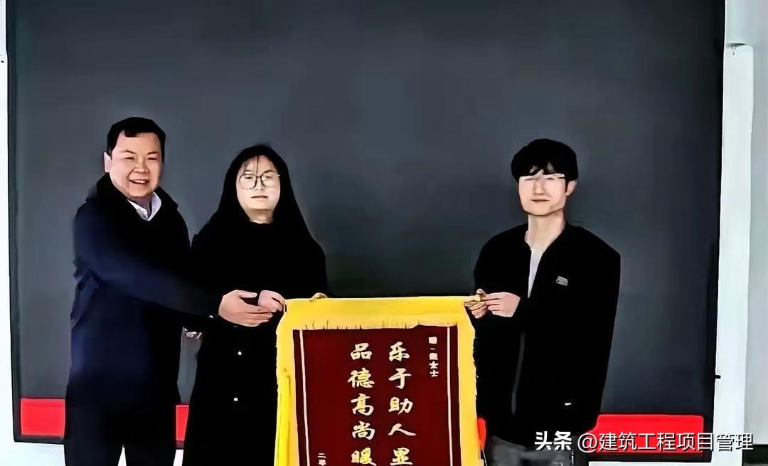 湖南省的曾女士在高速路上救人的事迹，一夜走红的根本原因是什么？湖南省曾女士的救人
