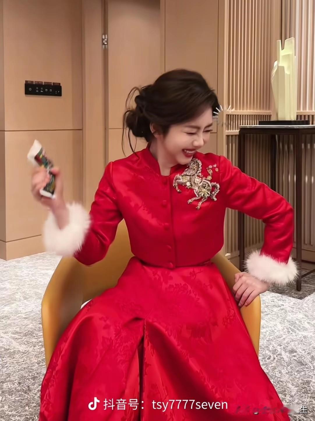 松韵好乖好萌的年画娃娃今年看晚吗？年画美人 松韵宝贝 年画汉服娃娃 明星 [赞]