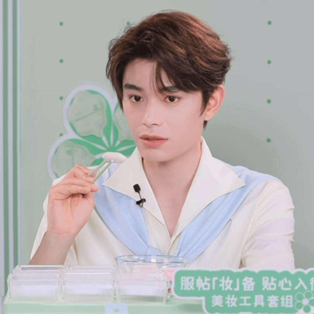 我宝宝在幼儿园就这样夹菜吃饭 ​​​