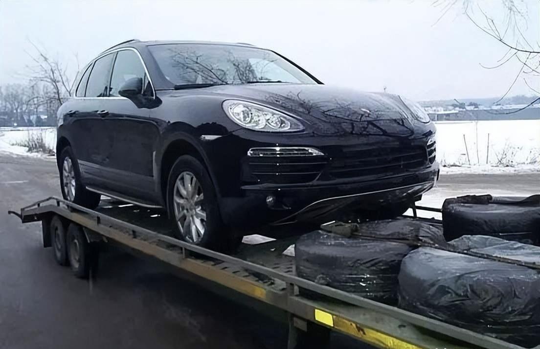 整车瞬间变“废铁”，俄罗斯数百辆保时捷遭锁死断电！车辆卫星系统遭阻断，当地经销商