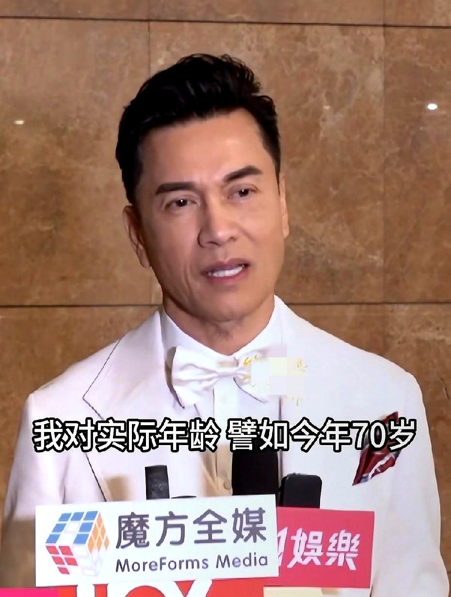 近日70岁的吕良伟接受媒体采访时语出惊人！
 

他对着镜头分享自己一直练着中国