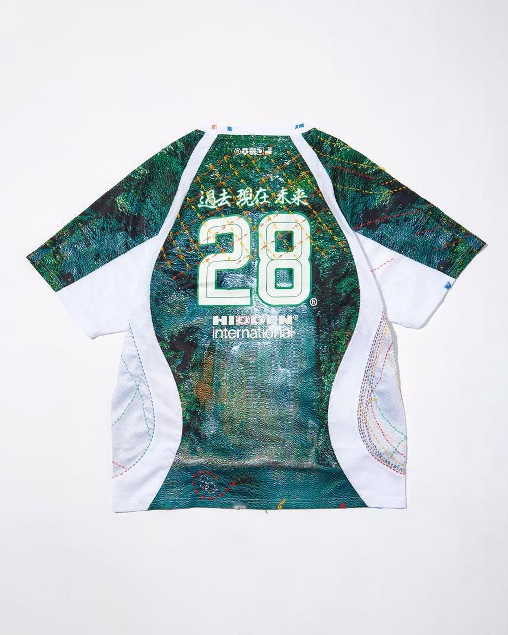 HIDDEN NY 与 Umbro 联名足球球衣，由刺子绣团体 Sashiko 