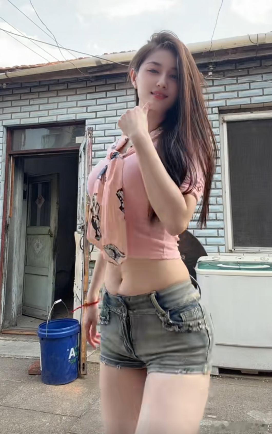 洋洋高锐^杏花、姑娘◎美丽六月翠色潋滟◎木桥深处鸟语花香◎转入池塘芙蓉在飘◎杏花
