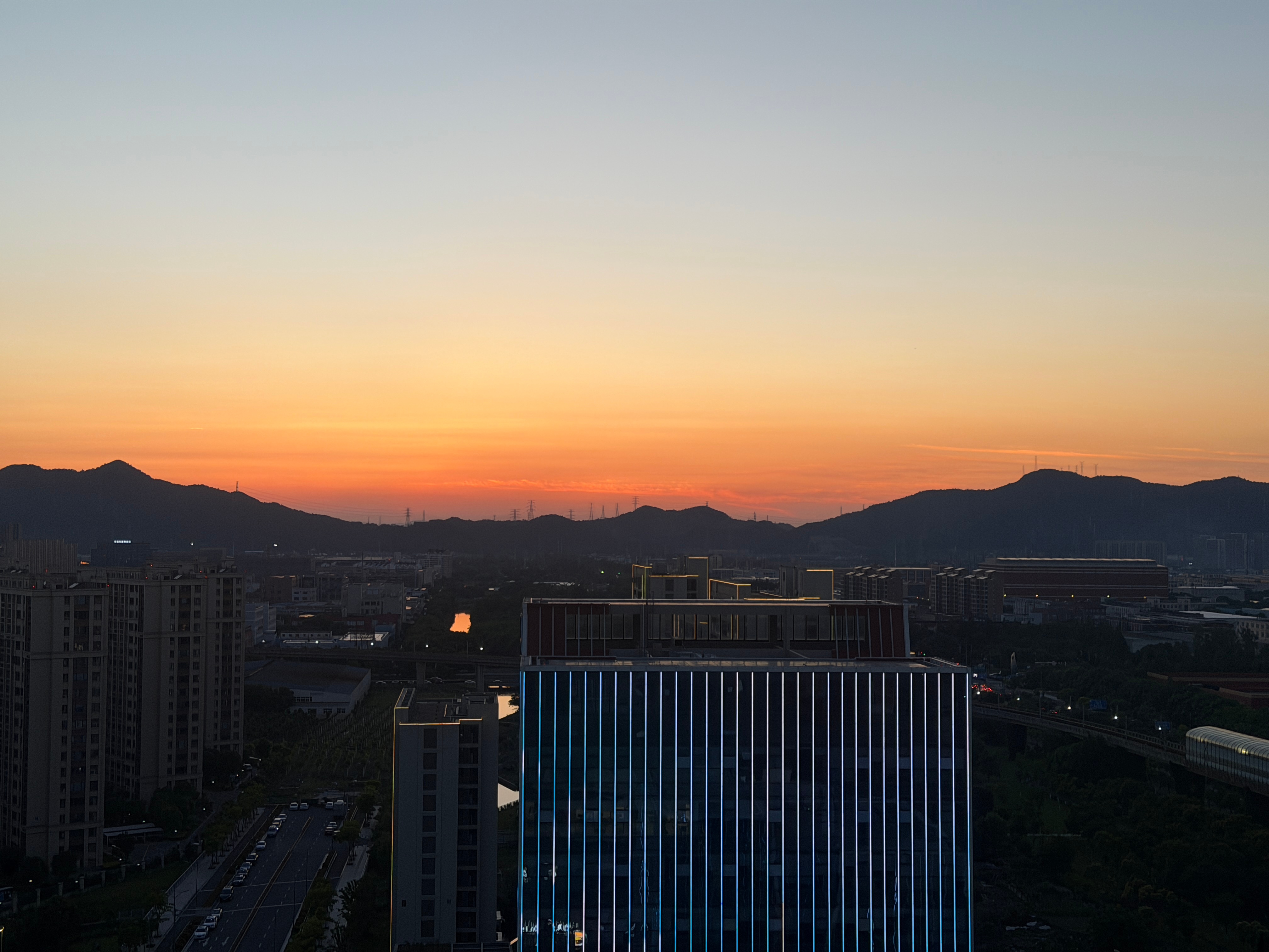 🌇 