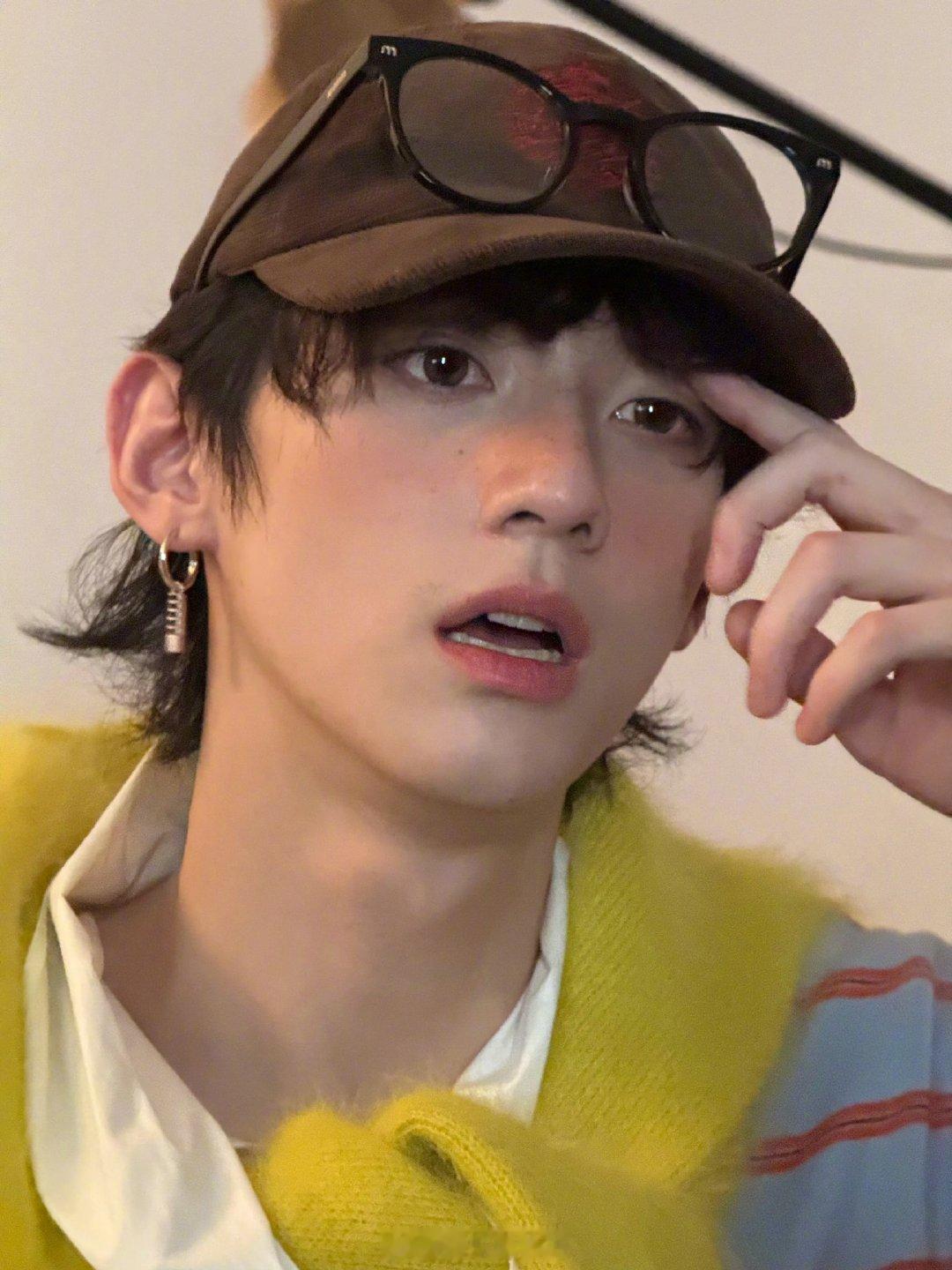 赖伟明男神音来的赖伟明雀斑妆 雀斑妆+低音炮是什么神仙组合！赖伟明情人节大片太会