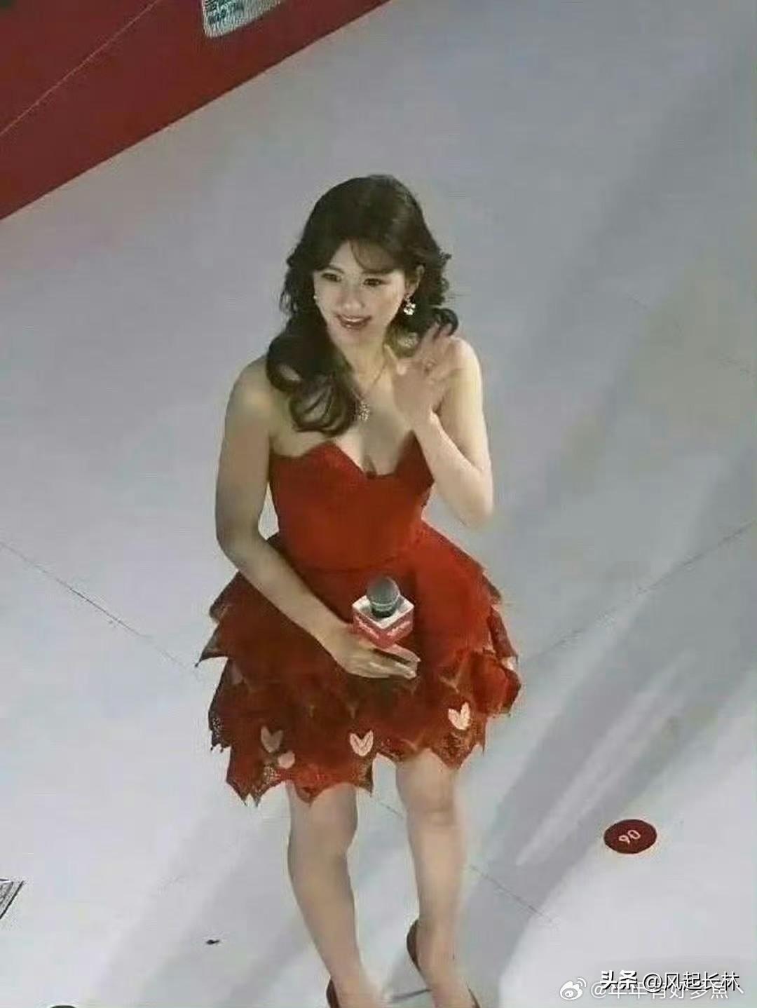 突然理解为什么女明星一定要捂胸了！看看这角度！