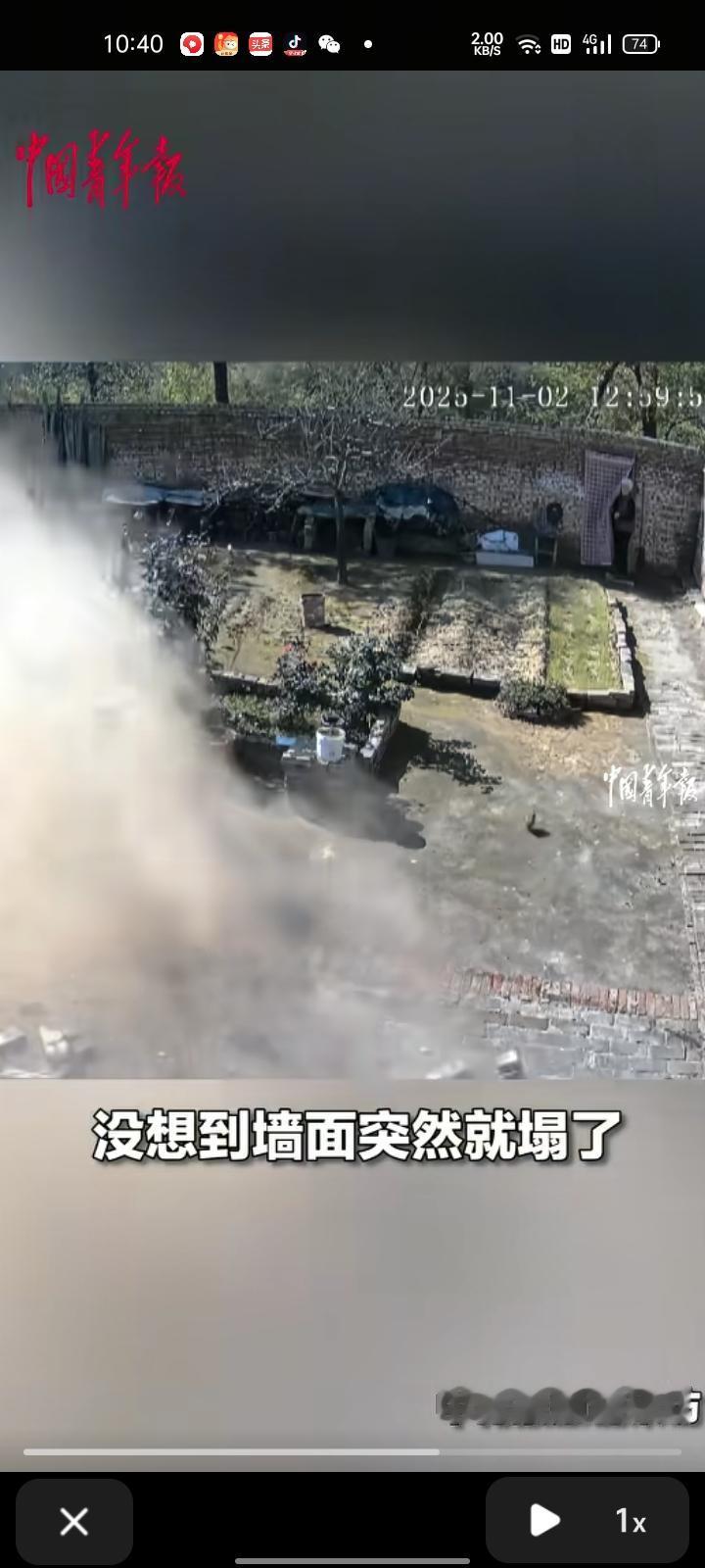 11月2日，晋中介休市。八旬老人洗完拖把准备去厕所，听见窑洞墙面发出咔咔开裂的声