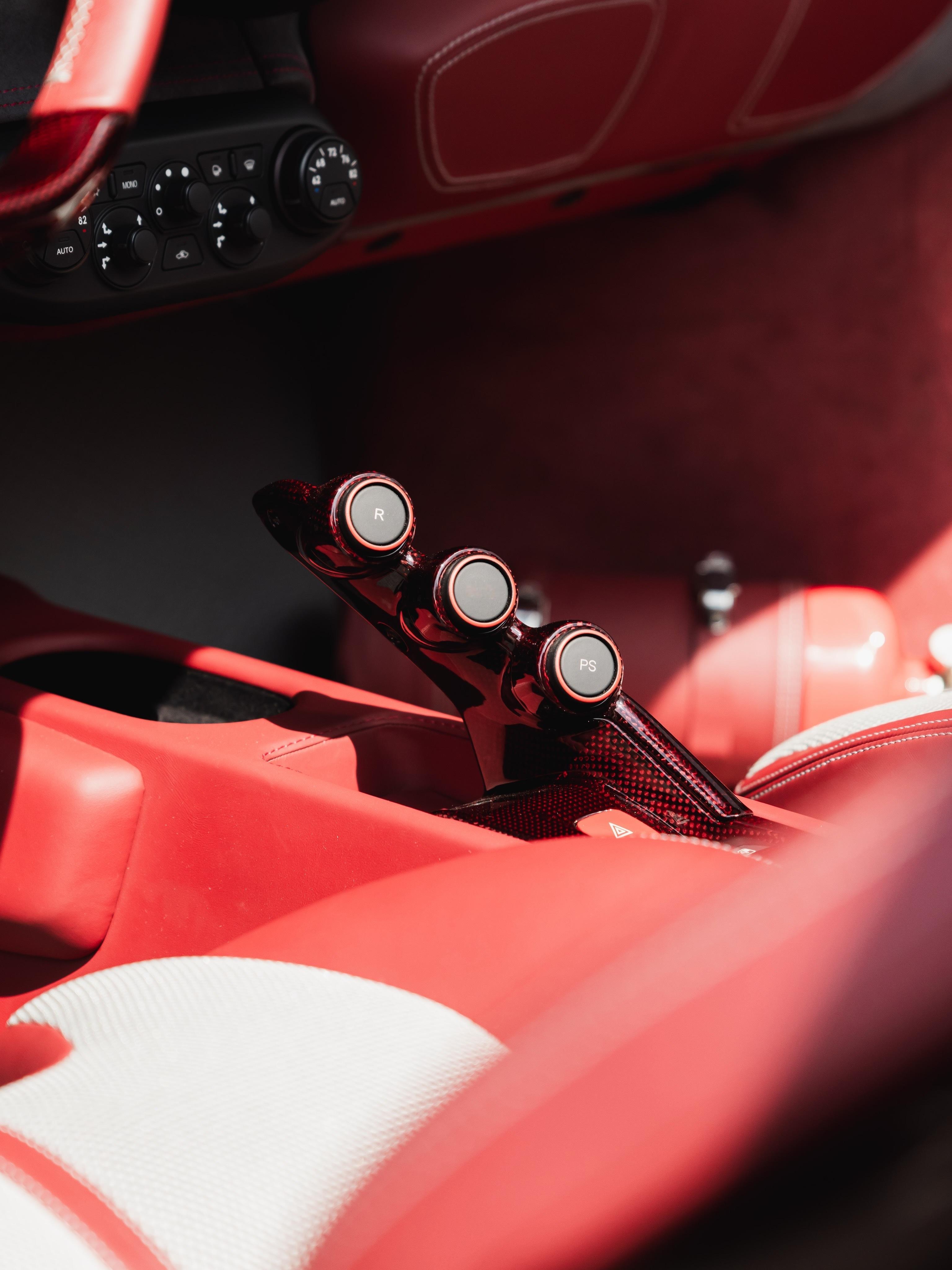 Ferrari 458 Speciale A Rosso满碳油漆：Bianco 