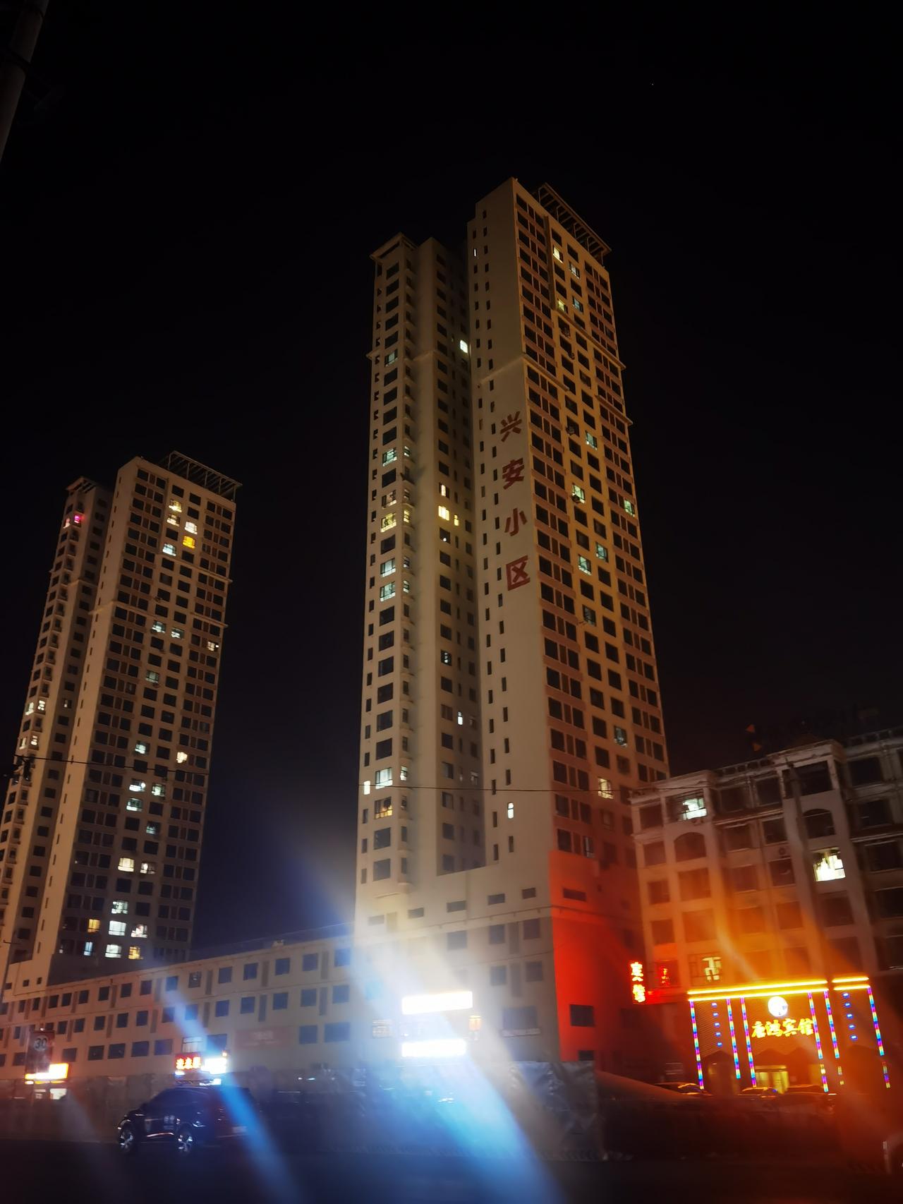 锻炼身体已经养成了习惯。今天又到大学周边走了一圈，随手拍了几张几个小区的照片，看