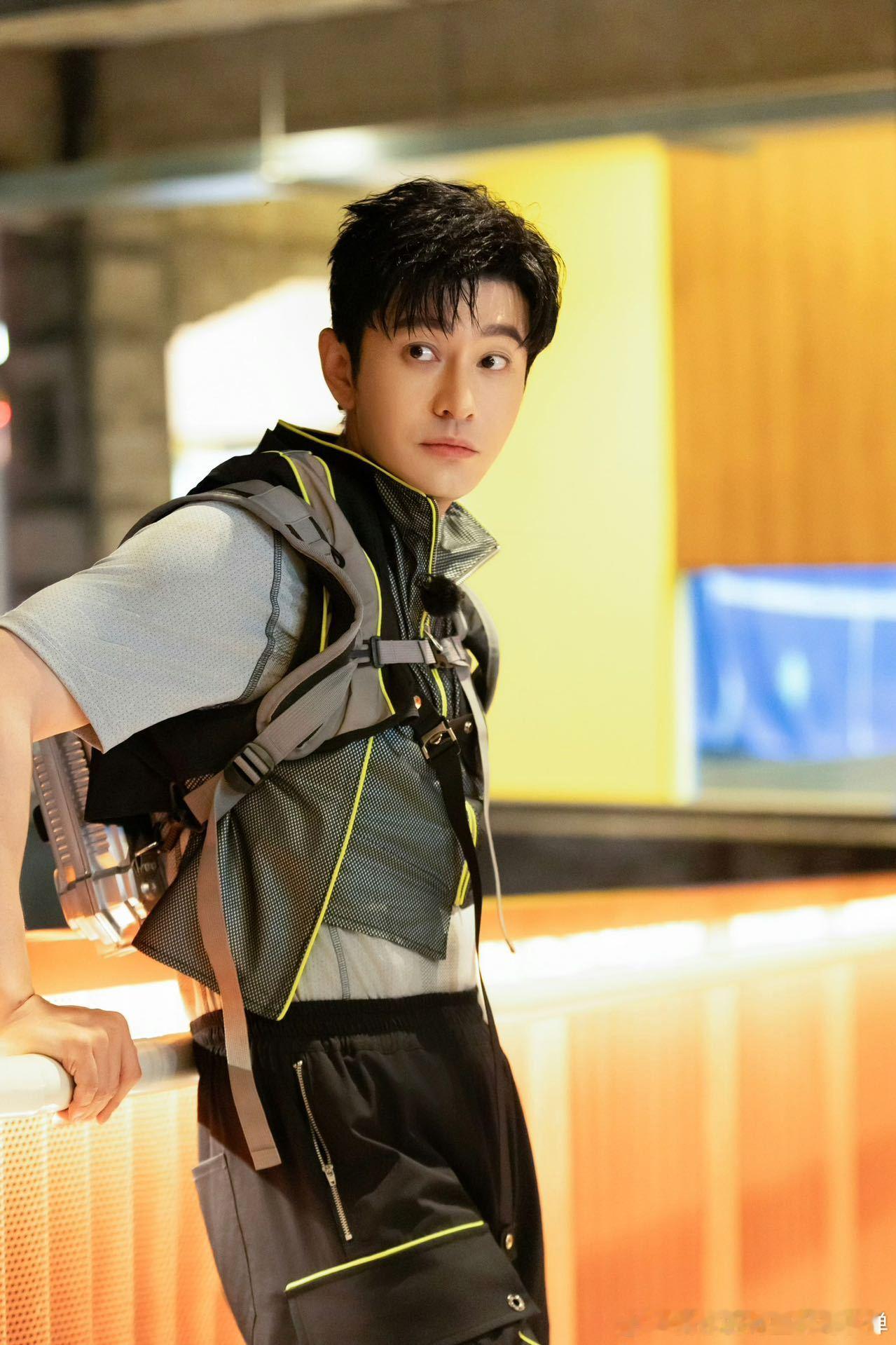 #黄晓明遇事不慌先鼓个掌#黄晓明遇事不慌先鼓个掌黄晓明的这个举动，遇事不慌先鼓个