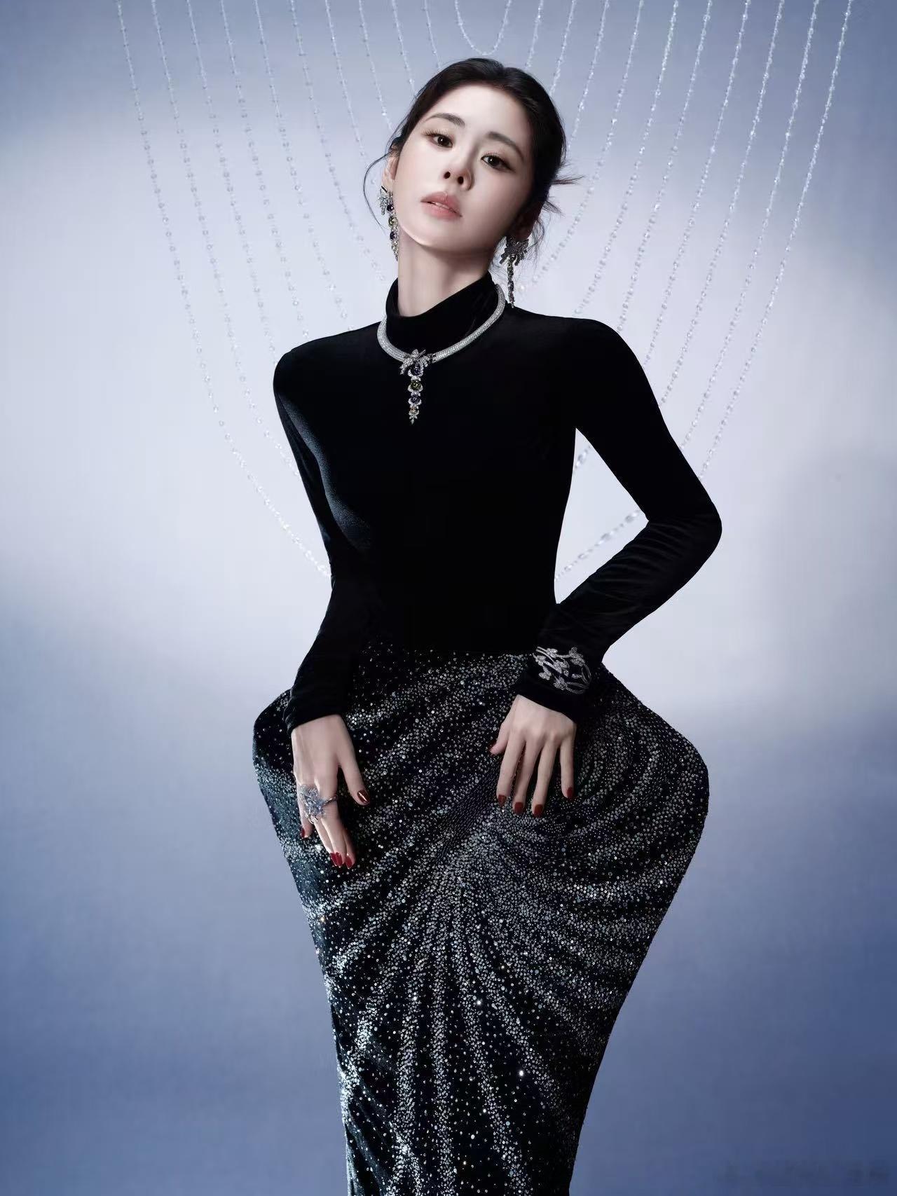 这套也好高贵啊！！张碧晨好矜贵的一张脸张碧晨好美的侧颜