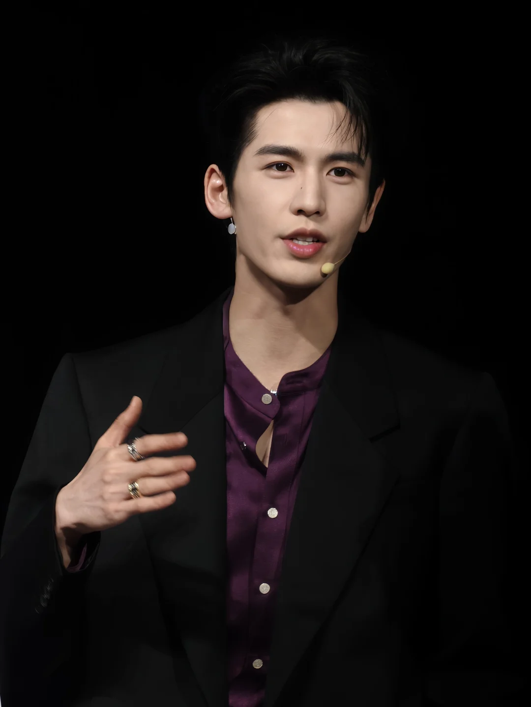 今天的张凌赫也太帅了吧！
