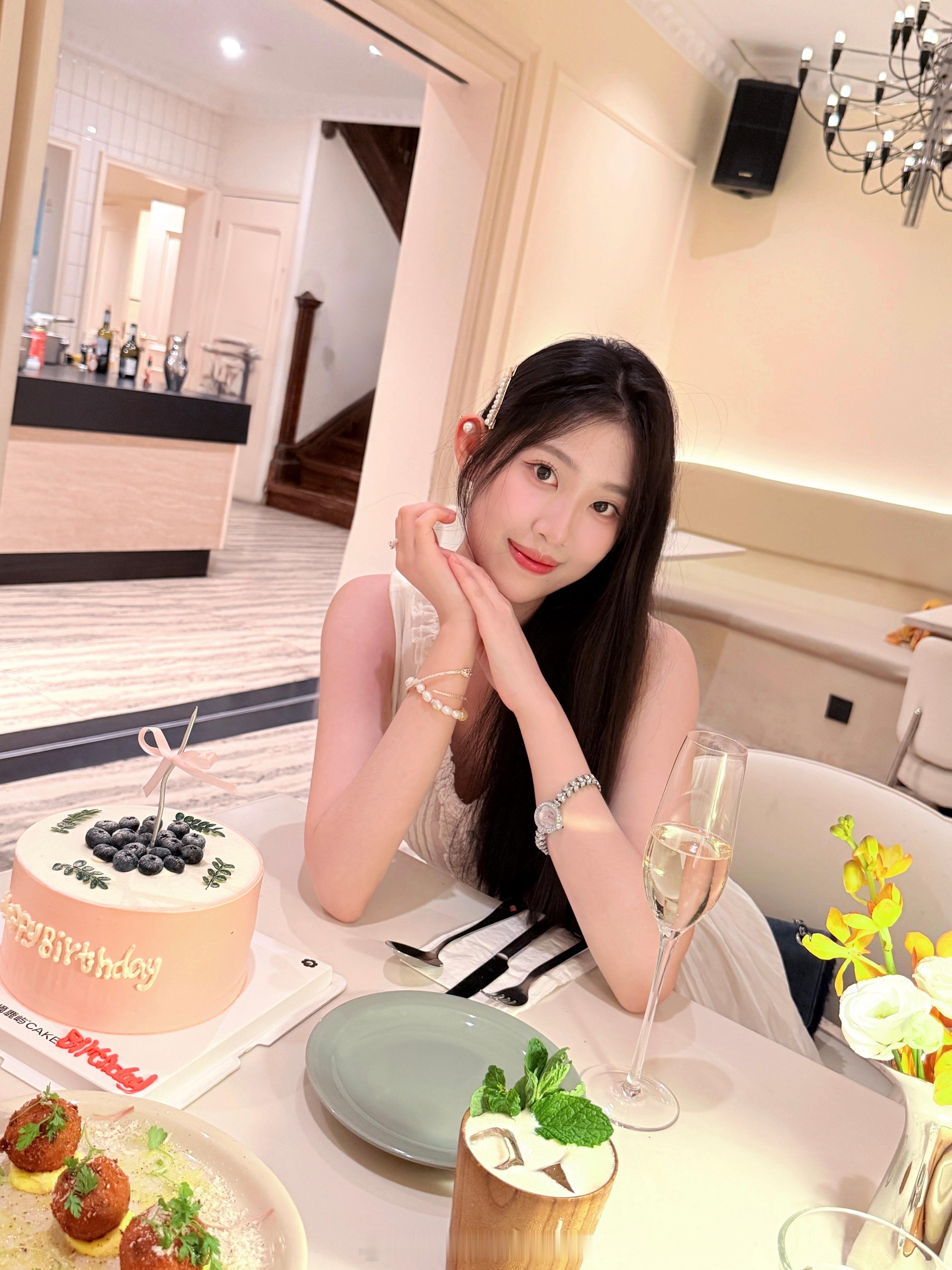 𐙚˙⋆.˚ 𝐂𝐡𝐚𝐩𝐭𝐞𝐫 8.18 𝐛𝐞𝐠𝐢𝐧𝐬·