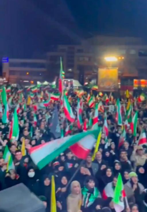 伊朗德黑兰、伊斯法罕等地老百姓昨晚举行集会，强烈抗议前外长、前副总统扎里夫的言论