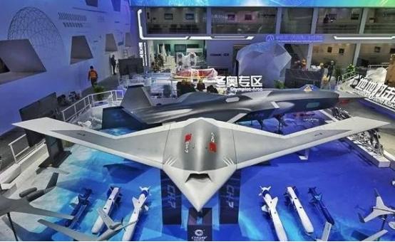 这是中国空军历史上第一次拥有可打击美国本土纵深2000公里的战略轰炸机，“组织机