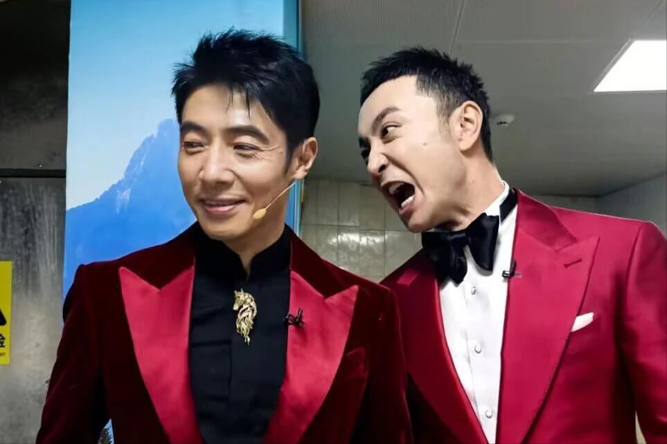 为何杨帆不能是C位，个人觉得比撒尼要强很多，就这么边缘化了？
 
如果由观众投票