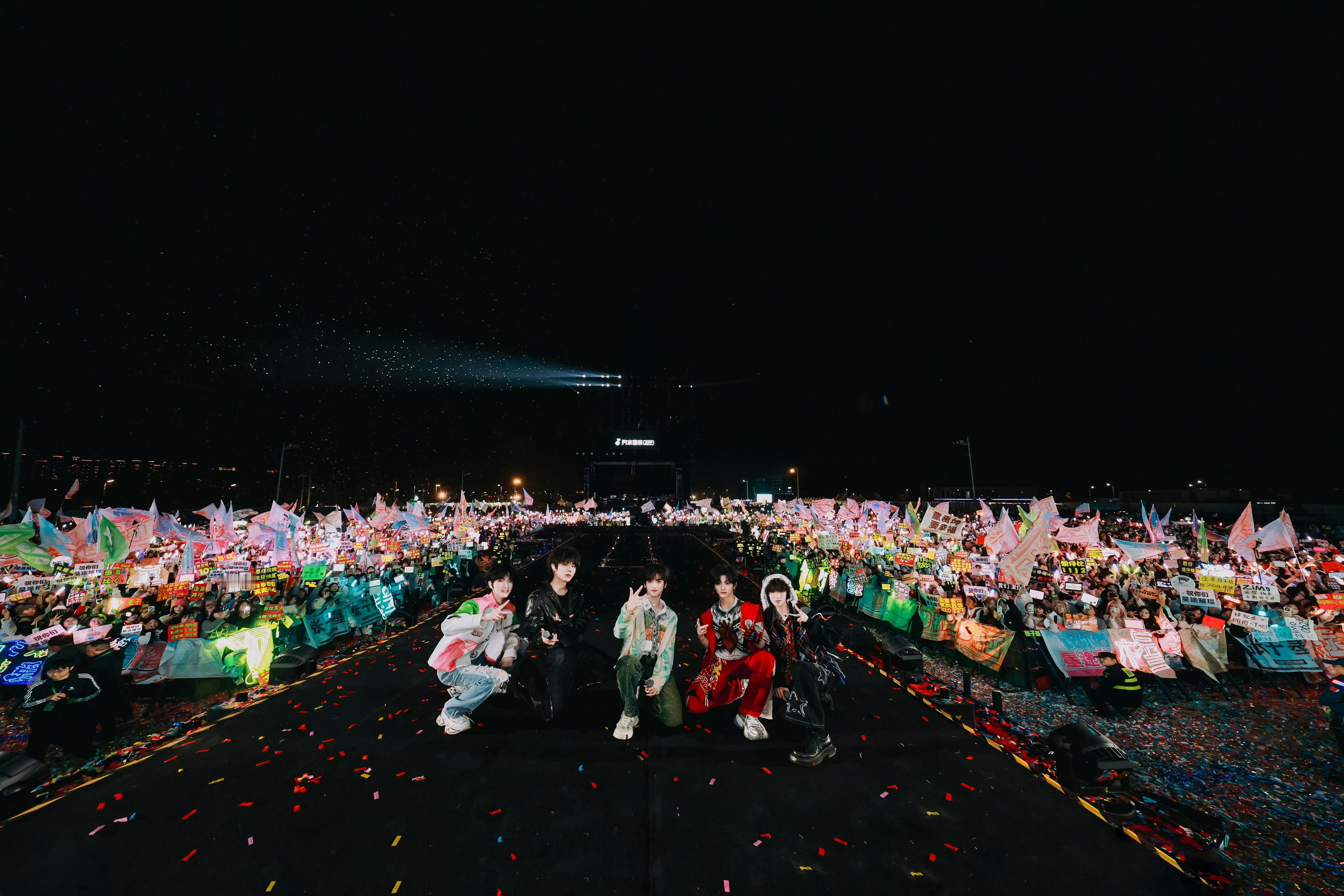 【TFING】时代峰峻有一面诡异的墙 厂牌南京汽水音乐嘉年华合照📸童禹坤〡邓佳