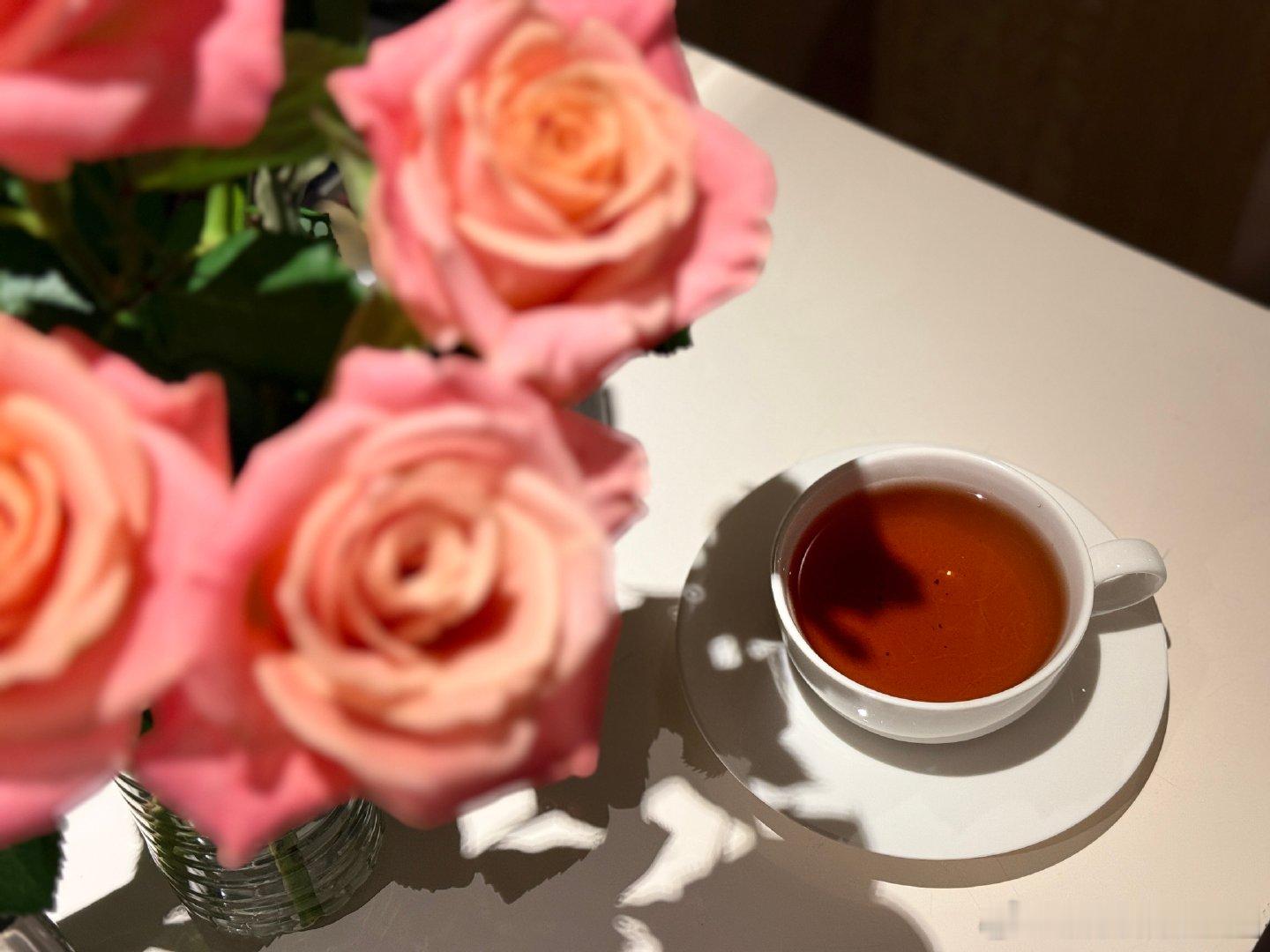 喝一杯茶，继续做课件～[加油] ​​​