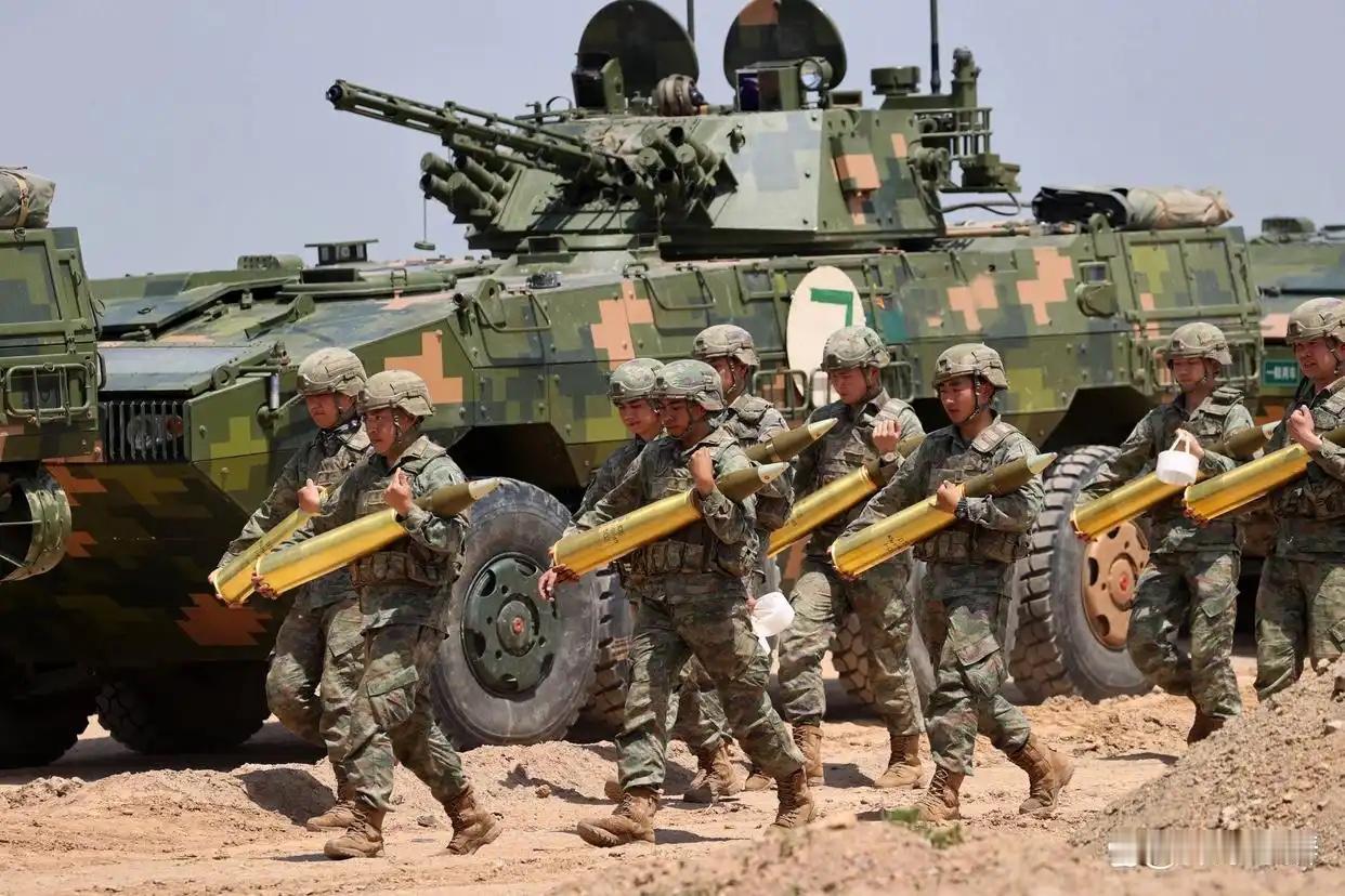 中日军事力量对比，差距还是挺明显的。
先说军费开支，中国的军费规模超日本4倍多，