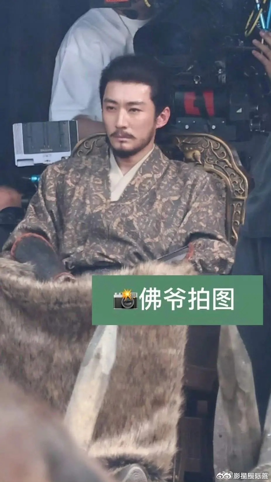 江山大同刘学义路透🈶 人家是粉底液将军 他是美黑将军