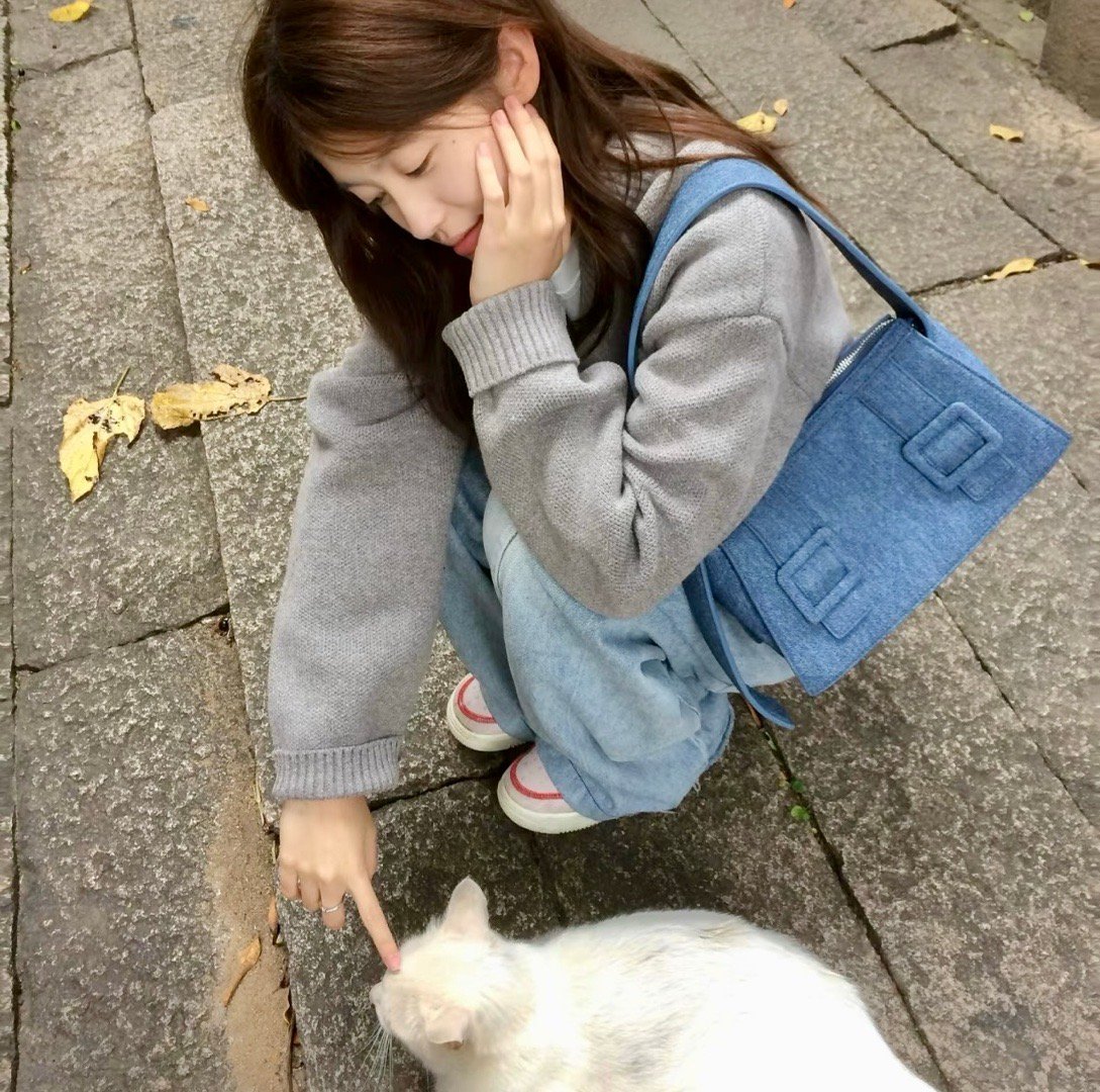 所以呢 我在你心里算什么 是暧昧 是冲动 是伙伴 还是无聊时的消遣对象 ​​​