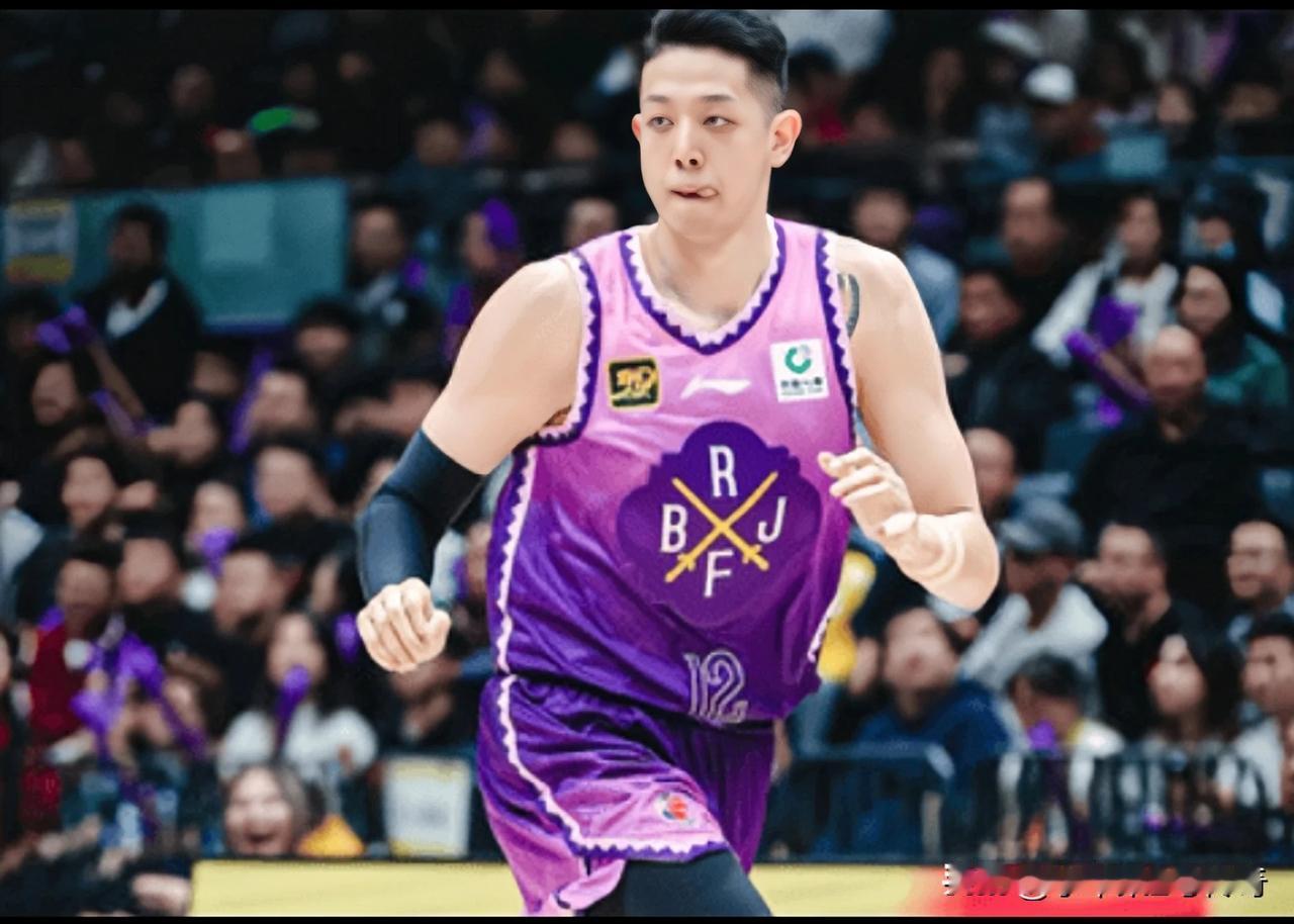 北控男篮球员沈梓杰谈球队战胜新疆，他表示：这场我们一直被压制，但我们最后时刻提升