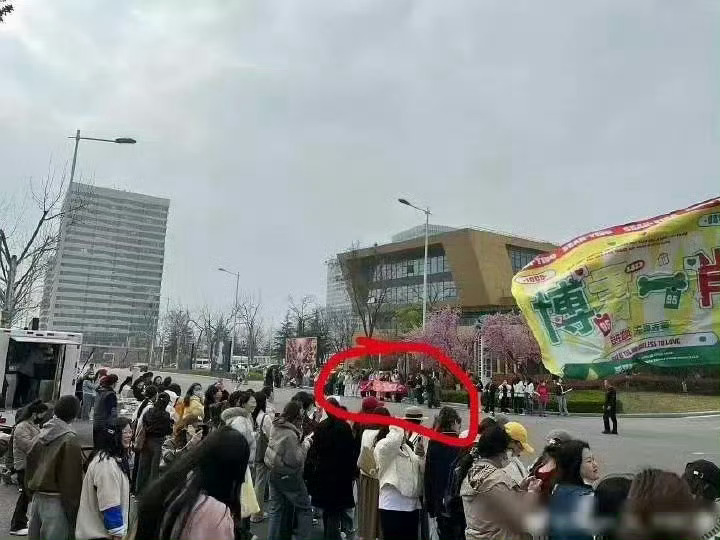 曝同一个艺人四部剧都没过会这么喜欢zy，这么有精力，这么会买rs，怎么不去多买?